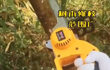 蘭龍鋰電單手鋸新品上市，最大可以切割直徑20公分的樹(shù)木！機(jī)身小巧，攜帶方便，高品質(zhì)鋰電池組大容量、高續(xù)航，大功率無(wú)刷電機(jī)輸出強(qiáng)勁，切割伐木省時(shí)省力。
